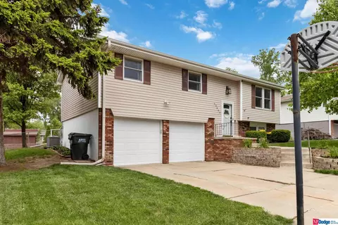 13604 Carpenter St, Papillion, NE 68046