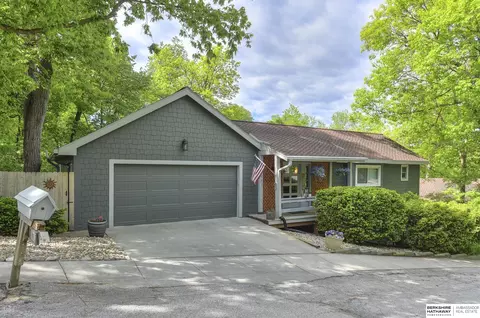 903 Ridgewood Ct, Bellevue, NE 68005