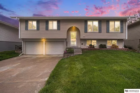 5613 S 139th St, Omaha, NE 68137