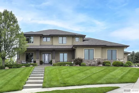 20829 U Cir, Omaha, NE 68022