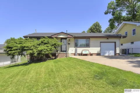 7211 S 41st Ter, Omaha, NE 68147