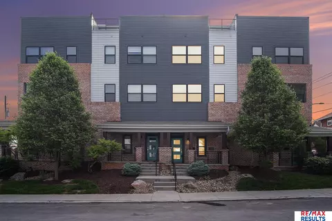 923 S 31 St, Omaha, NE 68105