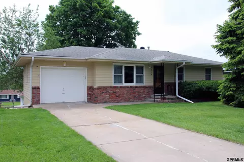 2819 Irene St, Bellevue, NE 68147