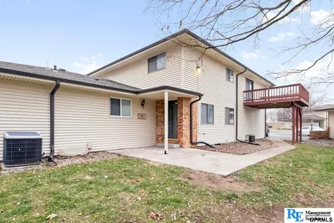 823 N 123 Ct, Omaha, NE 68154