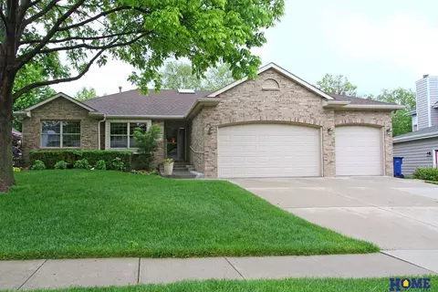 4624 Birch Creek Dr, Lincoln, NE 68516