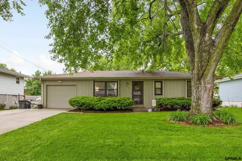 9323 Miami St, Omaha, NE 68134