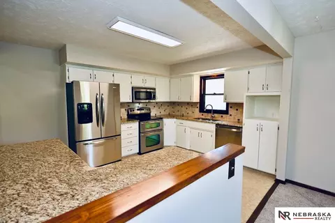 12816 S 38th St, Bellevue, NE 68123