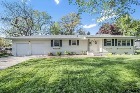 9812 Woolworth Ave, Omaha, NE 68124