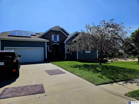 9405 S 28 St, Bellevue, NE 68147