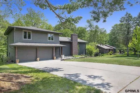 10925 N 61 St, Omaha, NE 68152