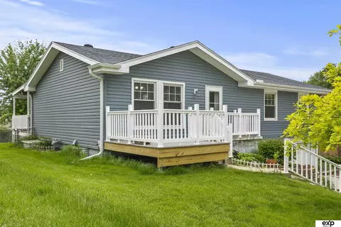 9417 Manderson St, Omaha, NE 68134