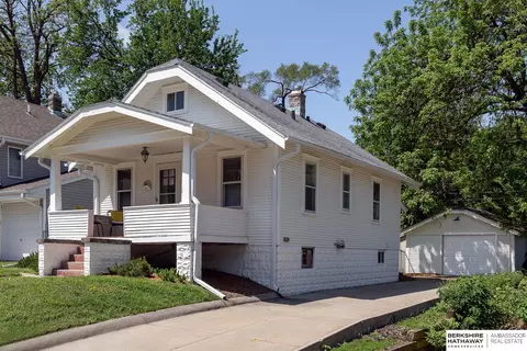 2932 N 49th St, Omaha, NE 68104
