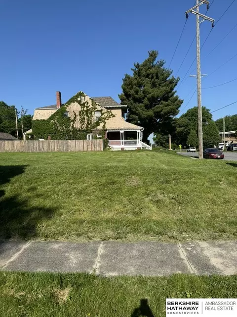 1102 S 31st St, Omaha, NE 68105