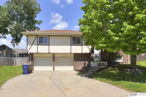 3306 E Dutchman Cir, Bellevue, NE 68123
