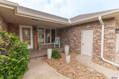 1 The Pnes, Beatrice, NE 68310 photo 2