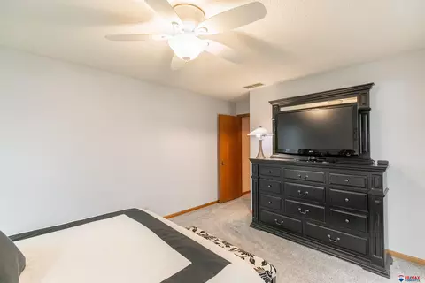 1 The Pnes, Beatrice, NE 68310 photo 4