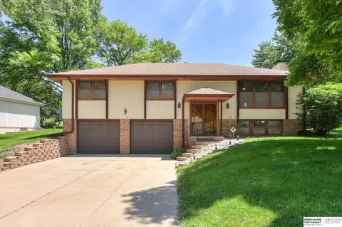 6379 Ponderosa Dr, Omaha, NE 68137