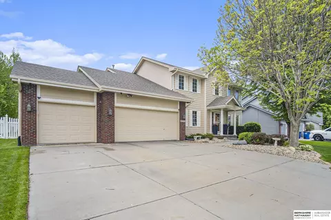 20741 Sequoia St, Elkhorn, NE 68022