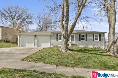 7536 Olive Ave, La Vista, NE 68128
