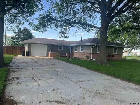 927 22nd St, Fairbury, NE 68352