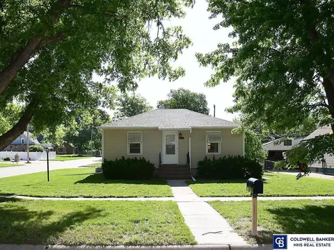 1730 N Grant Ave, York, NE 68467