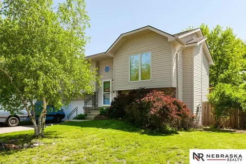 1111 Patricia Dr, Papillion, NE 68046