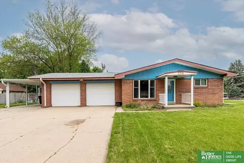 2706 S 102nd St, Omaha, NE 68124