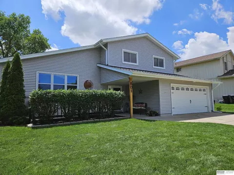801 W Sherman St, Papillion, NE 68046