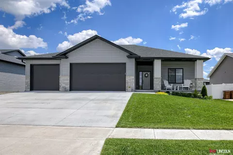 6442 SW 8th St, Lincoln, NE 68523