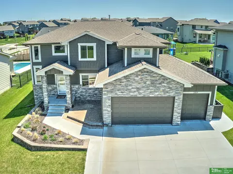 3859 S 207 St, Omaha, NE 68022