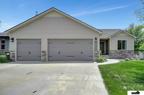 1002 Autumn Rd, Hickman, NE 68372