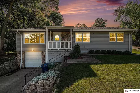1602 Freeman Dr, Bellevue, NE 68005
