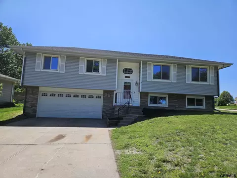 9602 S 23 St, Bellevue, NE 68147