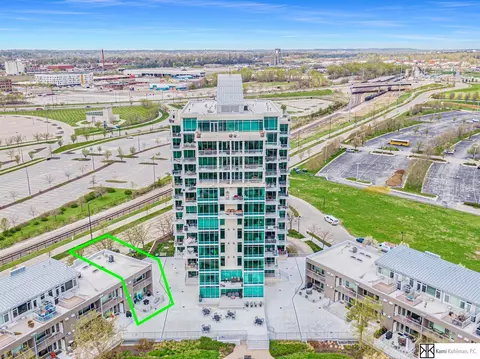 739 Riverfront Dr, Omaha, NE 68102