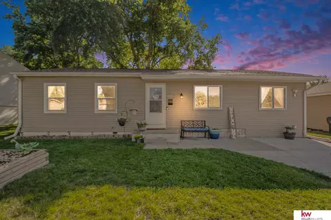 7732 Park View Blvd, La Vista, NE 68128