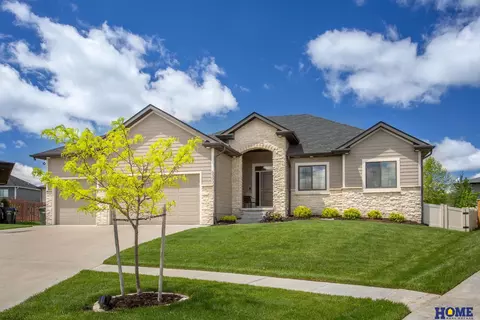 6500 Julia Cir, Lincoln, NE 68516