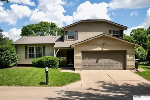 1617 N 150th Plz, Omaha, NE 68154