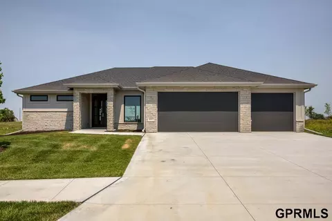 4615 N 192 Ave, Elkhorn, NE 68022