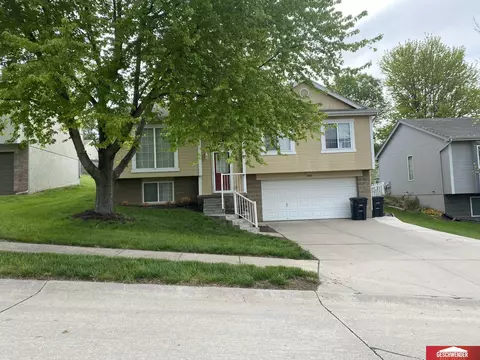 8817 N 76 St, Omaha, NE 68122