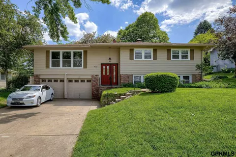 11625 Burke St, Omaha, NE 68154