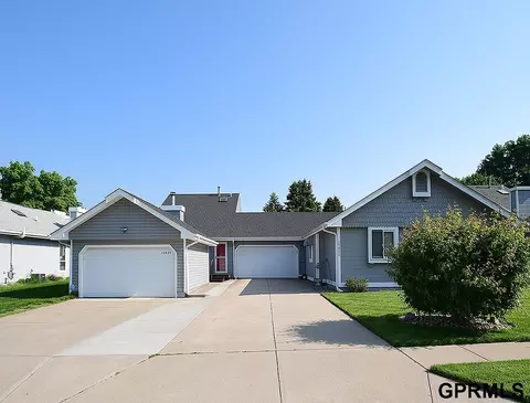 15422 T St, Omaha, NE 68137
