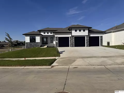12716 S 79th St, Papillion, NE 68046