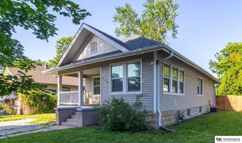 860 N 29 St, Lincoln, NE 68503