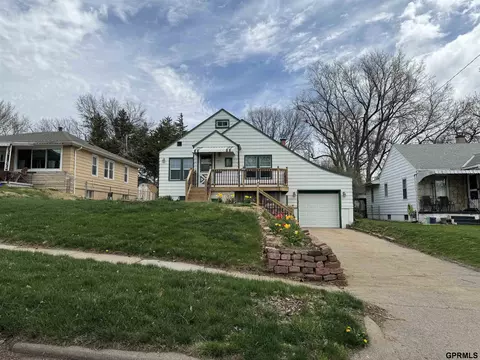 6237 S 39th St, Omaha, NE 68107