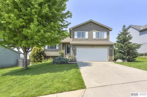16906 Browne St, Omaha, NE 68116