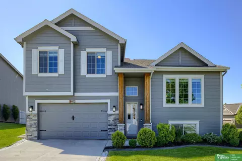 18915 Rosewood St, Omaha, NE 68136