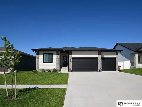 6501 Via Sorrento Dr, Lincoln, NE 68523
