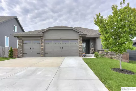 225 Tomahawk Cir, Yutan, NE 68073