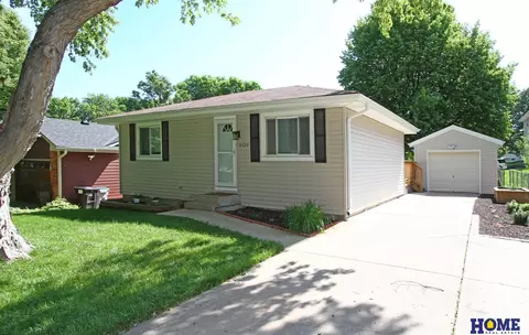 5130 S 37th St, Lincoln, NE 68516