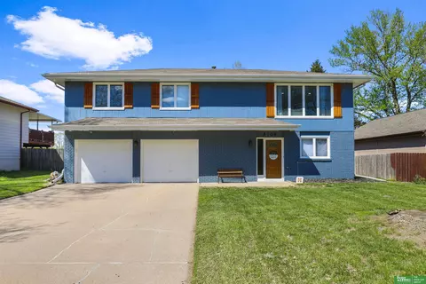 9706 Camden Ave, Omaha, NE 68134